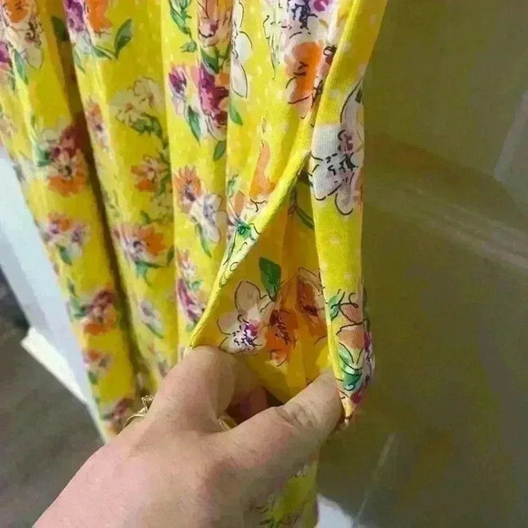 NWT wild flower clothing co. Women’s size Medium- yellow/pink floral pattern. - Picture 8 of 8